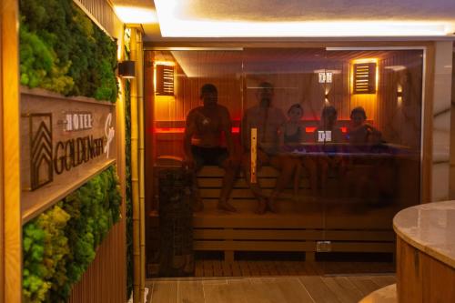 Tetamu yang menginap di HOTEL GOLDEN CITY