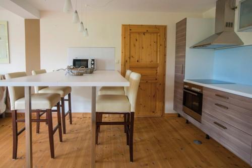 Kuchyň nebo kuchyňský kout v ubytování 2-Zimmer Ferienwohnung "Zimmert"