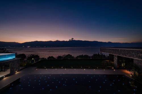 a view of the water from a building at night at 大理风雅颂苍洱眼酒店-FYS Hotel in Dali