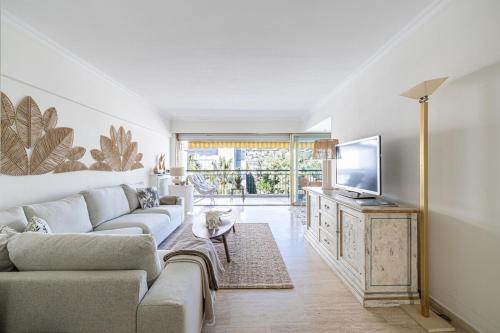 PALM BEACH, sea view apartment, 100m from beaches