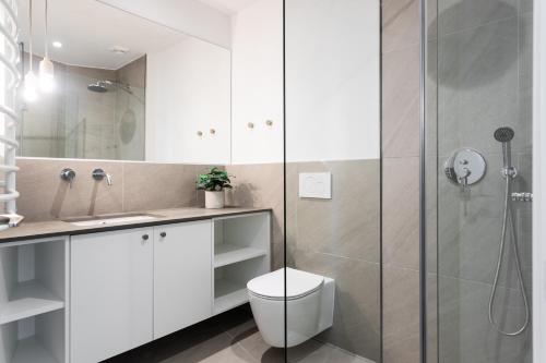 Elysian Apartments in Plaka by UPSTREET