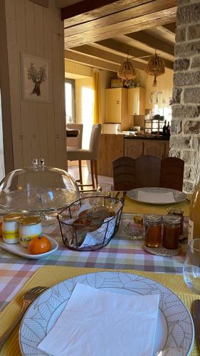 Khu vực ghế ngồi tại L'Hôtié de Brocéliande, au coeur des sites naturels et légendaires