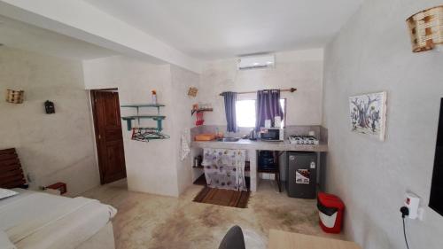Kaleb's Beachfront Serviced Studio Apartmentsにあるベッド