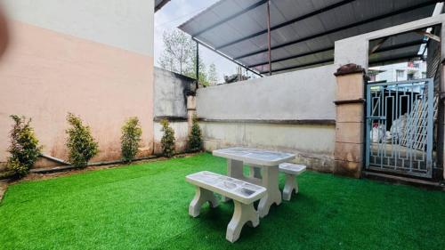 Taman di luar Highlands Double Story House