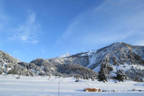 Peisaj natural din apropierea acestui chalet
