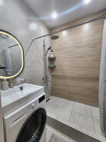 a washing machine in a bathroom with a sink at Residence Apartment Osh Шикарные апартаменты в самом Элитном районе города Ош in Osh