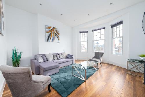 a living room with a couch and two chairs at Stunningly Luxurious London Apartment (MHB350) in London