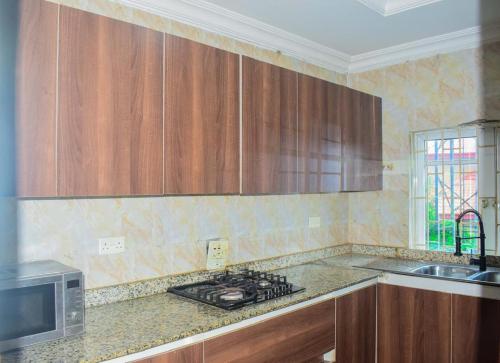 Kuchyň nebo kuchyňský kout v ubytování Cozy apartment en-suite
