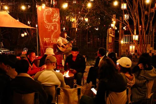 Επισκέπτες που μένουν στο Nuannuan Mobile Youth Hostel 暖暖汽车青旅