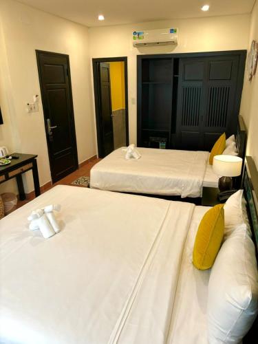 Postel nebo postele na pokoji v ubytování Nature Resort Hoi An By K D H