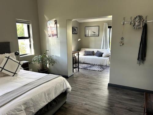 Ένα ή περισσότερα κρεβάτια σε δωμάτιο στο Cozy Nook in Noordhoek