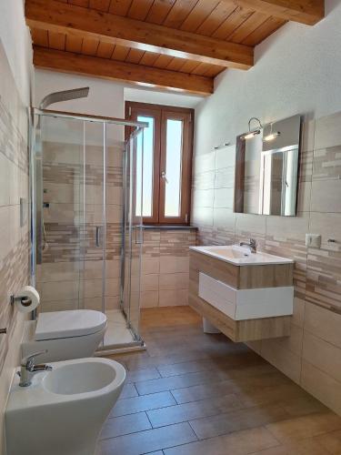 a bathroom with two sinks and a shower at Perdanoa - Appartamenti in Ghilarza