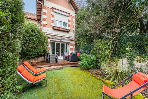 Rez-de-jardin 300m plage, parking