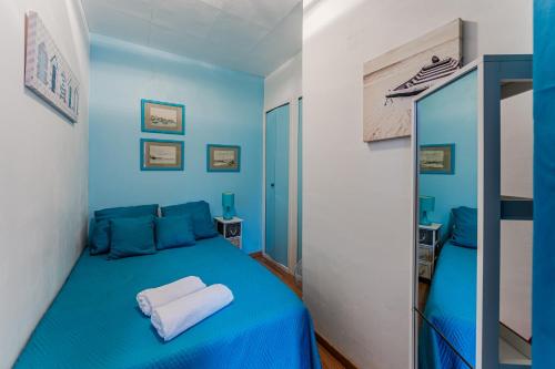 a blue bedroom with a bed and a mirror at La Palmeraie 300m plage, calme in Arcachon