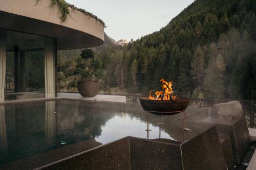 a fire pit in the middle of a pool at SILENA, your soulful hotel - adults only in Valles