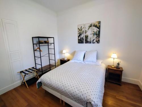 Ένα ή περισσότερα κρεβάτια σε δωμάτιο στο Skycircuitvilla - 4 star villa with 8 bedrooms, pool and 3000m2 grounds