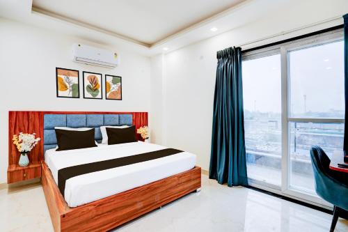 Postel nebo postele na pokoji v ubytování Super Townhouse Sector 93 Noida Expressway
