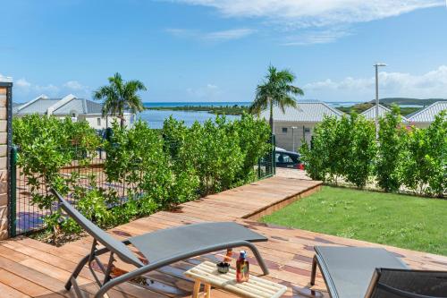 Les Griselles 4 sur les hauteurs de la BaieOrientale appart1ch 4p Vue MER