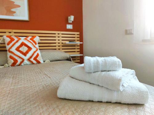 Una cama o camas en una habitación de Stefy's Home #Cattedrale