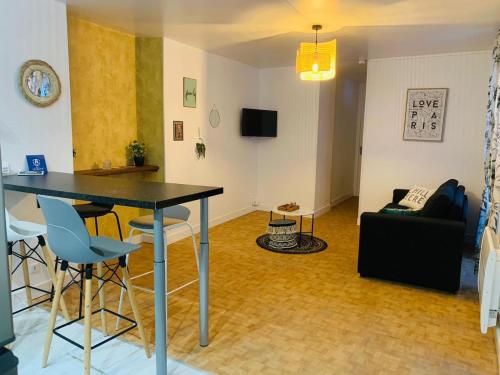 Photo de la galerie de l'établissement Charmant appartement au cœur de Levroux, à Levroux