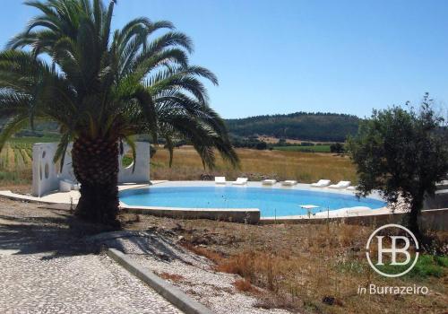 Bazén v ubytování Herdade do Burrazeiro Turismo Rural no Alentejo nebo v jeho okolí