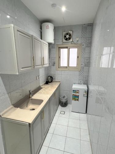 Dapur atau dapur kecil di Jawharat Alia Apartment