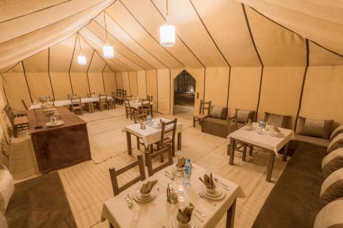 Restaurace v ubytování Safari Desert Camp