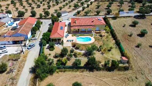 an aerial view of a house with a swimming pool at Pôr-do-sol Villa in São Pedro do Corval