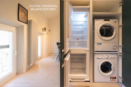 a laundry room with a washer and dryer at Reggio Center Lovely Rooms in Reggio Emilia