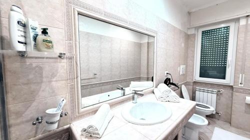 Ένα μπάνιο στο FARSHI home