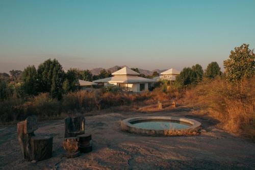 La alberca dentro o cerca de Brij Pola, Jawai - Luxury Jungle Camp with Private Pools