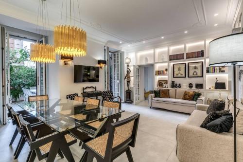 Luxury flat with terrace by historic center