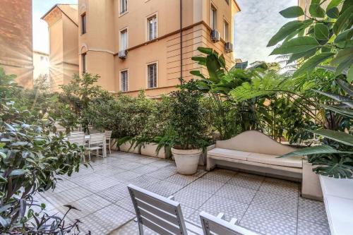 Luxury flat with terrace by historic center