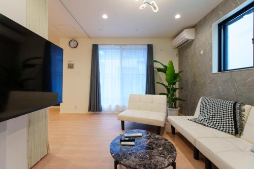 a living room with a couch and a table at 福吉屋 in Tokyo