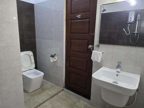 a bathroom with a toilet and a sink at Villa Vinstar in Katukurunda-Kalutara