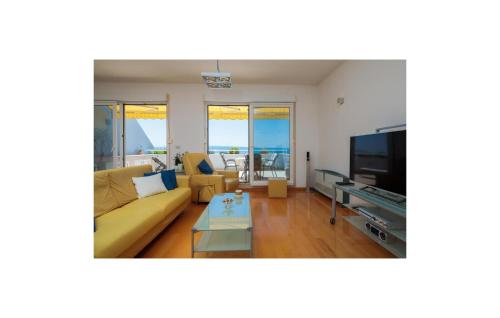 3 Bedroom Beautiful Apartment In Split