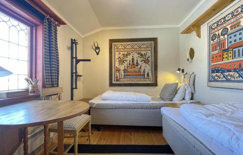 Ένα ή περισσότερα κρεβάτια σε δωμάτιο στο Amazing Home In Mora With Sauna