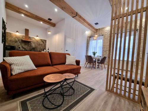 Biały Kruk Apartamenty vis-a-vis Jasnej Góry 2b