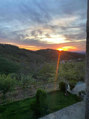 a view of a sunset with a rainbow in the sky at Casinha Pôr do Sol in Aldeia das Dez