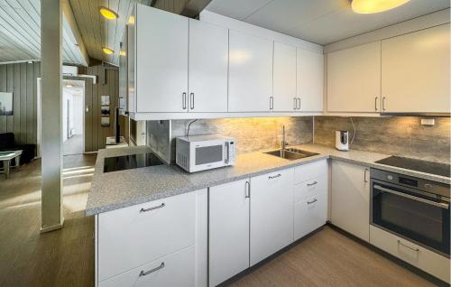Dapur atau dapur kecil di Nice Apartment In Koppang With Wifi