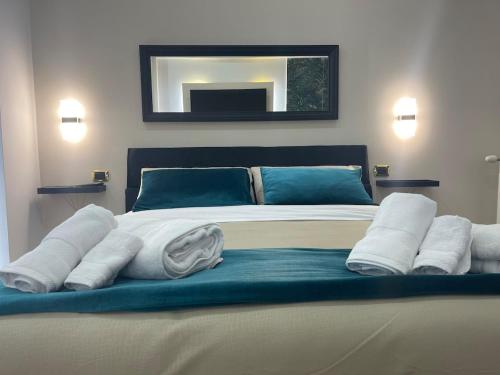 Jacuzzi Suite - Elegant Retreat in Conca D'oro