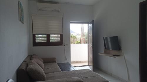 Μια τηλεόραση ή/και κέντρο ψυχαγωγίας στο Mavi