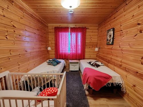 Postel nebo postele na pokoji v ubytování Lake Cottage Onnenranta