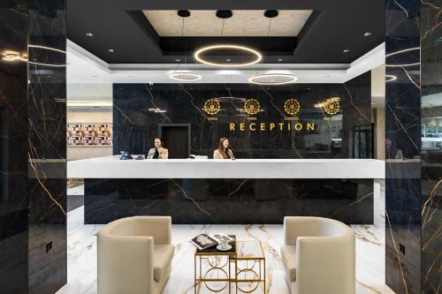 Jitomir Hotel — Lobby or reception