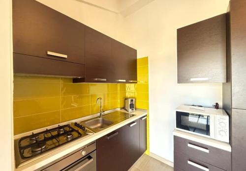a kitchen with a sink and a microwave at Semplice BnB Bonagia in Valderice