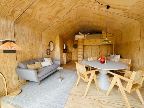Coin salon dans l'établissement Basecamp Amsterdam