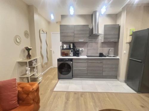 a kitchen with a sink and a dishwasher at Le Nid de Clichy in Clichy