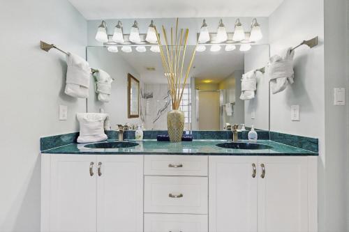 Bilik mandi di Dune Pointe 703