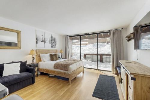 Postel nebo postele na pokoji v ubytování Snowpeak Serenity