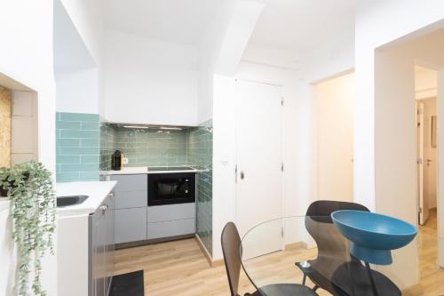 Cozy and confy First Floor, Ace location, 2 Bedrooms